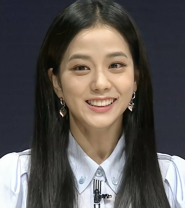Một bọng mắt lớn hai số phận: Yoona được khen còn Jisoo (BLACKPINK) lại bị bảo kém sắc ảnh 6