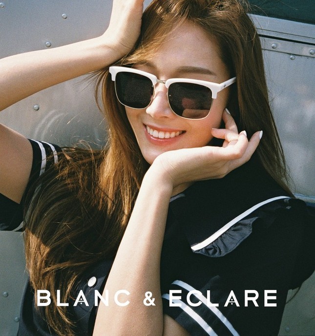 Idol khác rời xa SM Ent là bão tố, Jessica chia tay SM Ent thì thành đại gia K-Biz ảnh 1