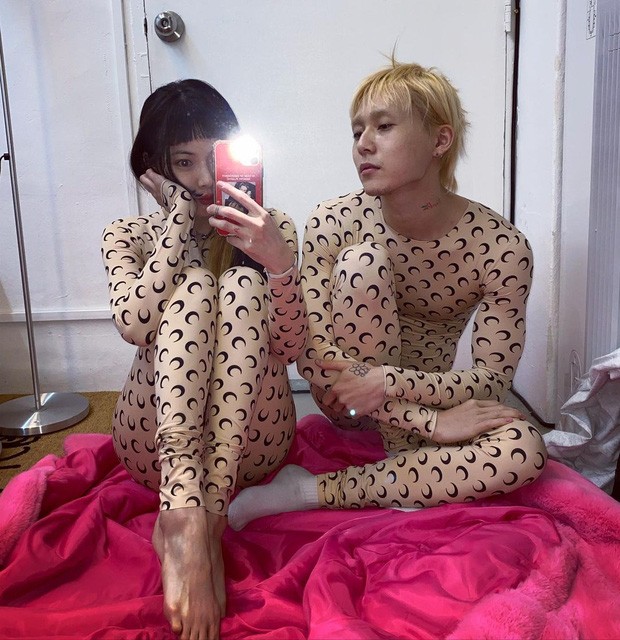 Nhìn Hyuna - E’Dawn với bộ đồ đôi nhức mắt, netizen càng thán phục stylist của BLACKPINK ảnh 2