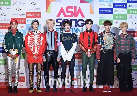 SM Ent có "thù oán" gì với thảm đỏ mà nhất định phải cho idol nhà mình mặc xấu? ảnh 10