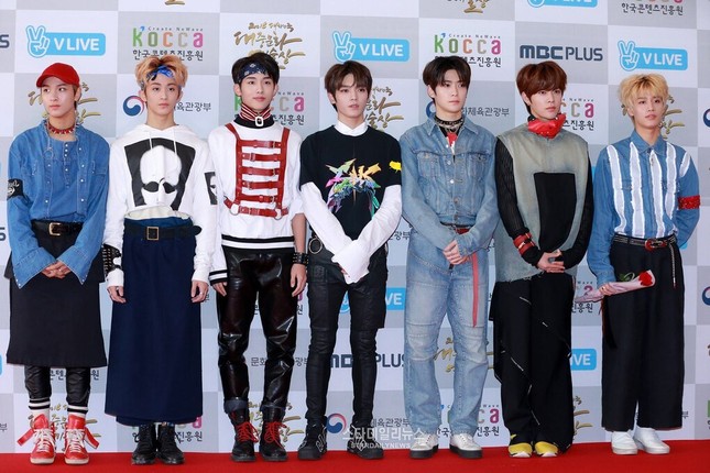 SM Ent có "thù oán" gì với thảm đỏ mà nhất định phải cho idol nhà mình mặc xấu? ảnh 11