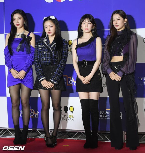 SM Ent có "thù oán" gì với thảm đỏ mà nhất định phải cho idol nhà mình mặc xấu? ảnh 2