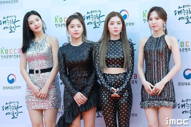 SM Ent có "thù oán" gì với thảm đỏ mà nhất định phải cho idol nhà mình mặc xấu? ảnh 3