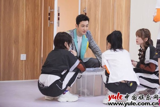 Trong khi Angela Baby ngày càng xinh đẹp thì Huỳnh Hiểu Minh lại xuống sắc trầm trọng ảnh 5