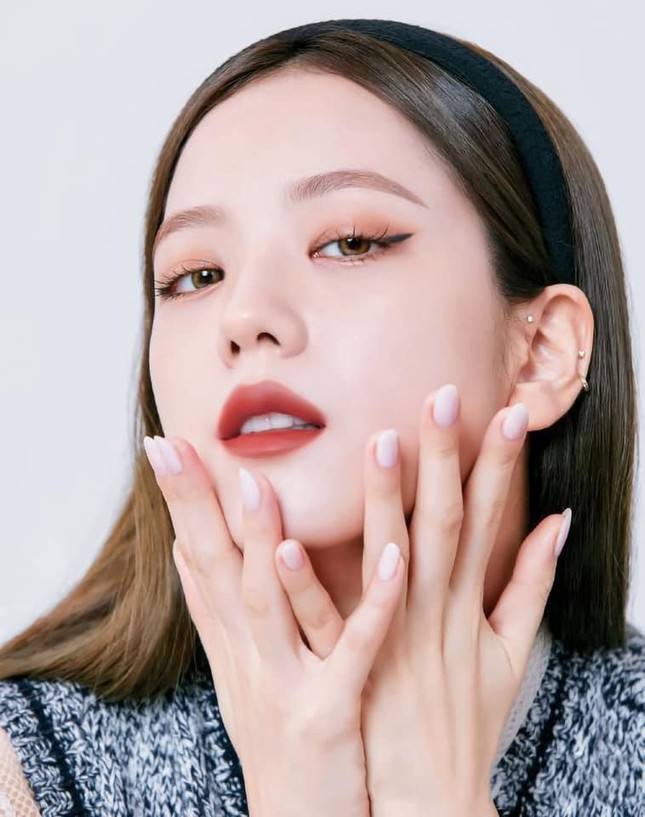 Jisoo lộ đôi môi căng mọng hơn hẳn: Do trang điểm khác biệt hay đã đụng dao kéo? ảnh 3