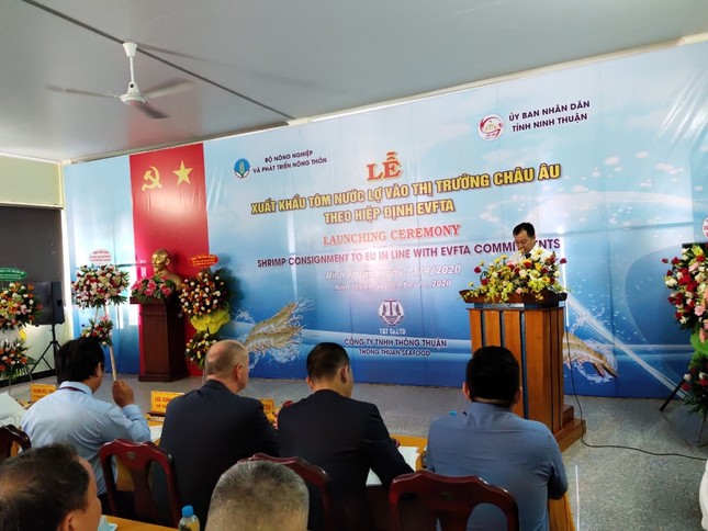 Việt Nam xuất khẩu lô tôm đầu tiên sang EU hưởng thuế 0% từ EVFTA ảnh 1
