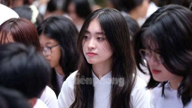 Bộ Giáo dục yêu cầu tăng giám sát, giải trình về khoản thu tiền trường ảnh 1