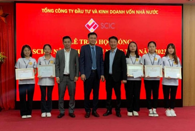 37 sinh viên nhận học bổng nâng bước tài năng trẻ 2023 ảnh 1