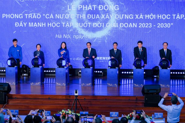 Bộ GD&ĐT công bố 10 dấu ấn giáo dục và đào tạo năm 2023 ảnh 9