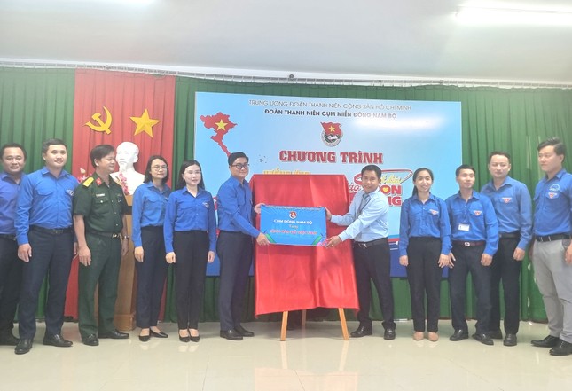 Tặng 1.200 bản đồ Việt Nam cho các trường học ở Bà Rịa - Vũng Tàu ảnh 1