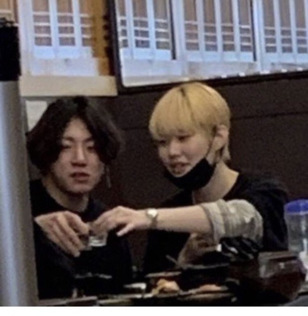 Scandal bủa vây Jungkook BTS: Từ nghi vấn hẹn hò gái lạ, tai nạn xe hơi đến “Itaewon“ ảnh 3