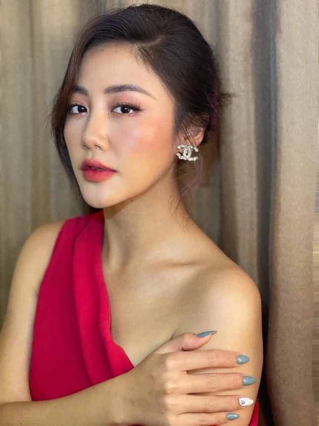 Văn Mai Hương nhận mình hát không tốt bằng Hương Tràm, Chi Pu “ngồi không dính đạn“ ảnh 1
