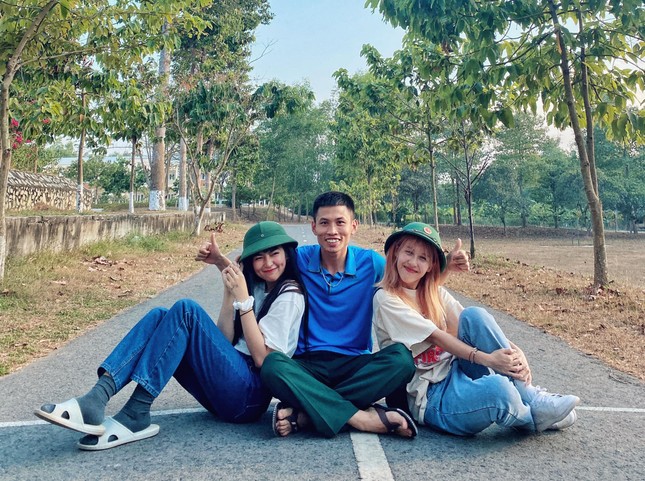“Sao Nhập Ngũ 2020” sắp khép lại, Hậu Hoàng - Khánh Vân vào đơn vị thăm đồng đội ảnh 2