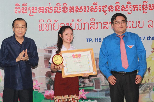 Khen thưởng 86 sinh viên Lào, Campuchia nỗ lực học tập, tích cực tham gia hoạt động phong trào ảnh 4