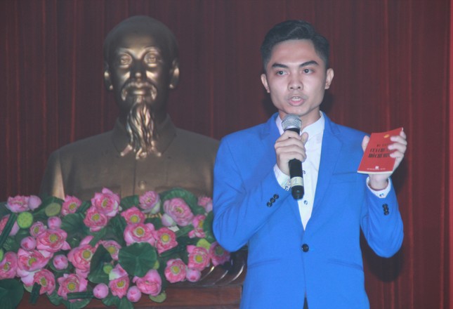Thí sinh Ngô Anh Tú đoạt quán quân cuộc thi 'Quyển sách tôi yêu' ảnh 4
