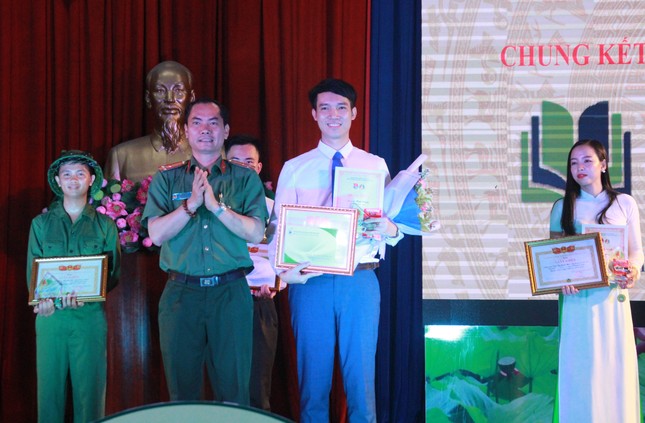 Thí sinh Ngô Anh Tú đoạt quán quân cuộc thi 'Quyển sách tôi yêu' ảnh 7