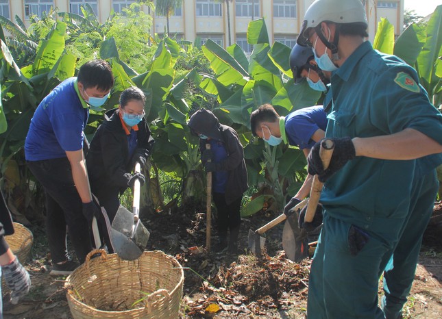 Tuổi trẻ TPHCM sôi nổi ra quân các chương trình, chiến dịch tình nguyện hè 2020 ảnh 9