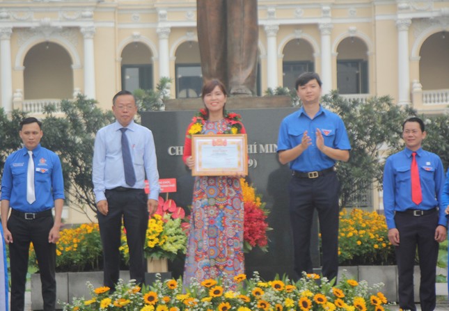 TPHCM tuyên dương 63 cán bộ, công chức, viên chức ảnh 4