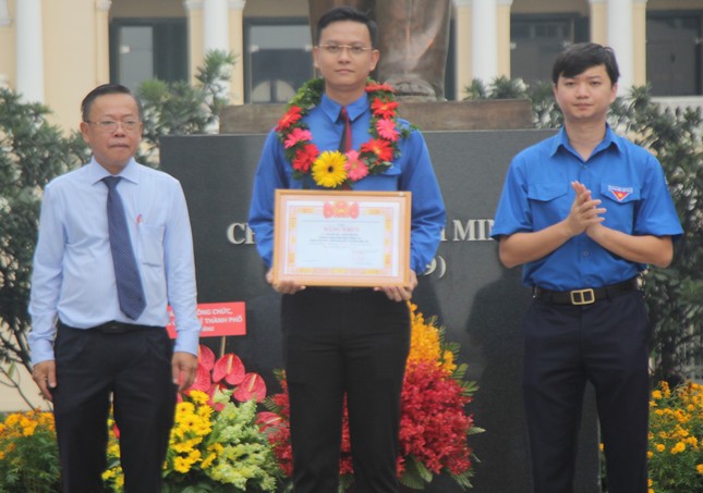 TPHCM tuyên dương 63 cán bộ, công chức, viên chức ảnh 5