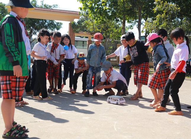 Mang 'mùa xuân' đến tặng người dân Tây Nguyên trước thềm Tết Nguyên đán ảnh 5