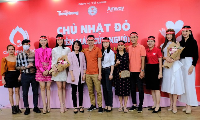 Sôi nổi ngày hội hiến máu Chủ nhật Đỏ 2021 tại TPHCM ảnh 2