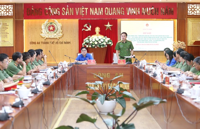 Đoàn viên Công an TPHCM đồng loạt triển khai 'Mỗi ngày làm một việc tốt vì nhân dân' ảnh 1