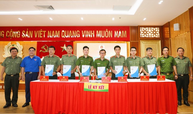 Đoàn viên Công an TPHCM đồng loạt triển khai 'Mỗi ngày làm một việc tốt vì nhân dân' ảnh 3