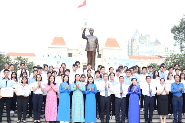 TPHCM tuyên dương, vinh danh 157 học sinh, sinh viên xuất sắc ảnh 2