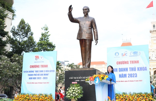 TPHCM tuyên dương, vinh danh 157 học sinh, sinh viên xuất sắc ảnh 7