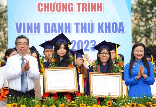 TPHCM tuyên dương, vinh danh 157 học sinh, sinh viên xuất sắc ảnh 4