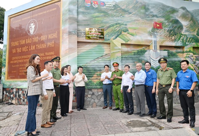 Ngắm con đường bích họa quảng bá nét đẹp Việt Nam vừa ra mắt tại trung tâm TPHCM ảnh 3