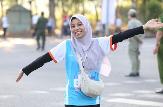 Bạn trẻ ASEAN - Nhật Bản chạy bộ, tham quan Đền Hùng ảnh 6