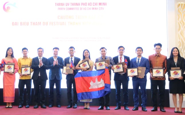 Bạn trẻ ASEAN - Nhật Bản giao lưu văn nghệ, kết chặt tình hữu nghị trong đêm hội văn hóa ảnh 1