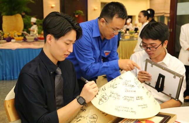 Bạn trẻ ASEAN - Nhật Bản giao lưu văn nghệ, kết chặt tình hữu nghị trong đêm hội văn hóa ảnh 7