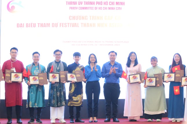 Bạn trẻ ASEAN - Nhật Bản giao lưu văn nghệ, kết chặt tình hữu nghị trong đêm hội văn hóa ảnh 3
