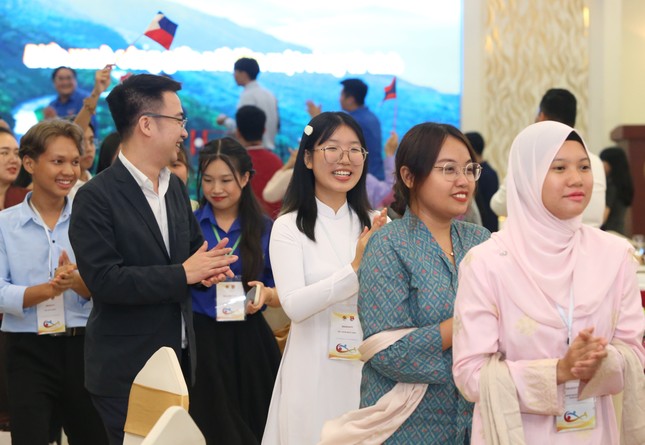 Bạn trẻ ASEAN - Nhật Bản giao lưu văn nghệ, kết chặt tình hữu nghị trong đêm hội văn hóa ảnh 5