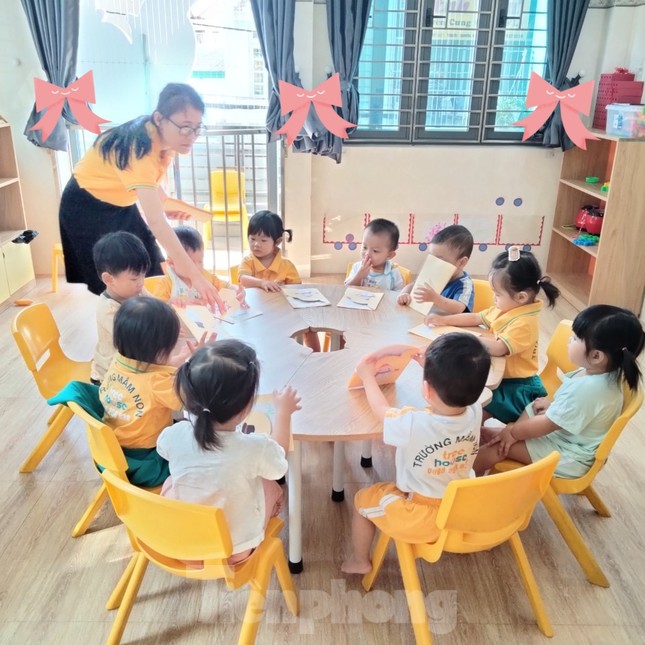 Lương thua lao động phổ thông, nhiều giáo viên và bác sĩ phải bỏ việc ảnh 1