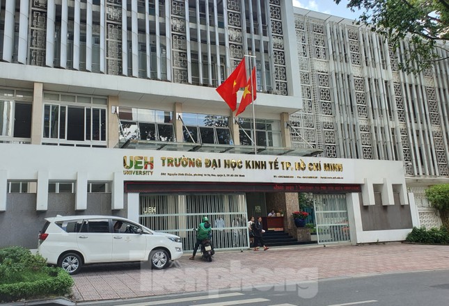 Từ hôm nay, Trường đại học Kinh tế TPHCM chính thức thành Đại học Kinh tế TPHCM ảnh 1