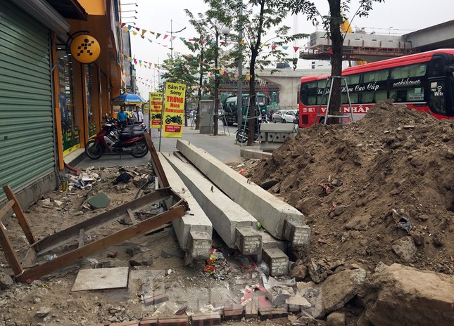 Bẫy 'tử thần' trên tuyến đường nghìn tỷ ở Hà Nội vừa thông xe ảnh 2