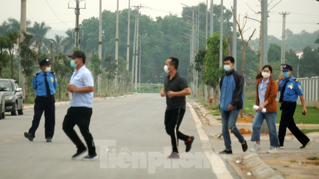 Công nhân tháo chạy vì công ty ở Hải Dương bị phát hiện cho 'làm chui' ảnh 4