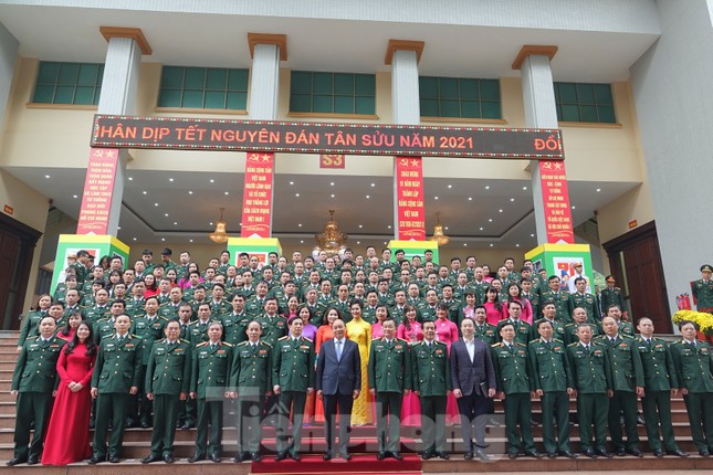 Thủ tướng: Chúng ta ngồi đây nhưng biết bao đồng chí đang chịu rét mướt, khó khăn ảnh 7
