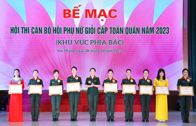 Vinh danh bóng hồng Quân đội toàn năng ảnh 9