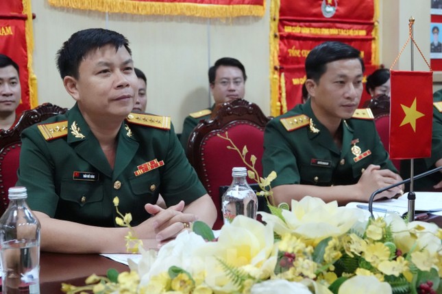 Sĩ quan trẻ Việt - Lào bàn biện pháp tương trợ lẫn nhau ảnh 3