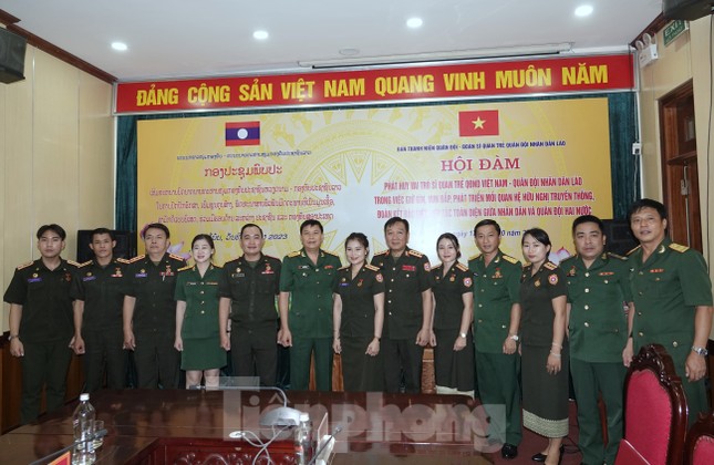 Sĩ quan trẻ Việt - Lào bàn biện pháp tương trợ lẫn nhau ảnh 7