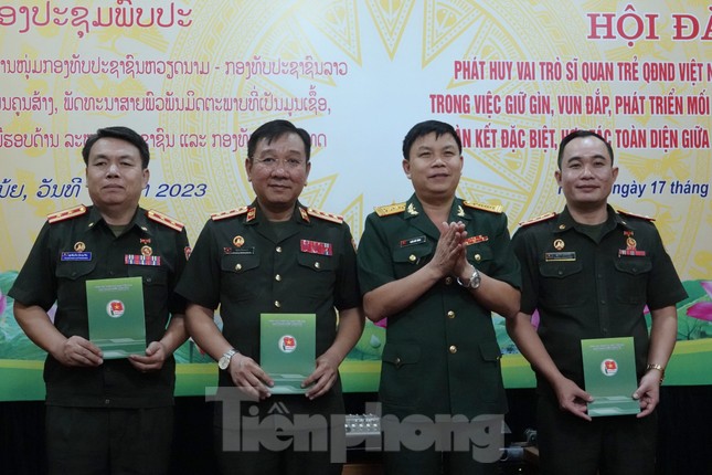 Sĩ quan trẻ Việt - Lào bàn biện pháp tương trợ lẫn nhau ảnh 5
