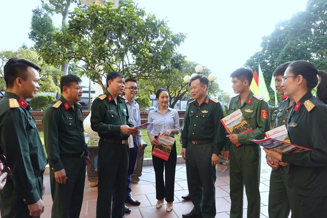 Kiểm tra công tác phổ biến, giáo dục pháp luật cho thanh niên quân đội ảnh 5