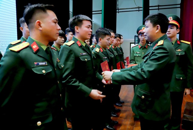 Nâng cao tinh thần và nhiệt huyết cho cán bộ Đoàn áo lính ảnh 3