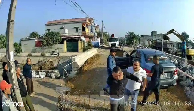 Chủ tịch tỉnh Thái Bình yêu cầu điều tra, xử lý vụ côn đồ hành hung chủ xe khách ảnh 5