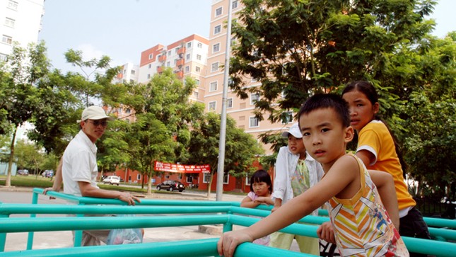 Khi người lớn “cướp” sân chơi con trẻ ảnh 3