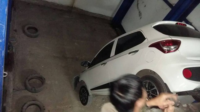 Hàng chục ô tô bị 'nhốt' trong hầm chung cư sau sự cố hy hữu ảnh 3